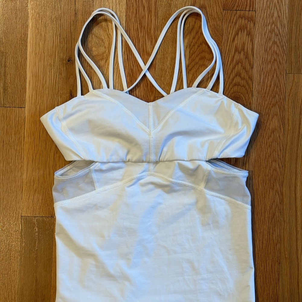 Lululemon white strappy women’s workout tank! size 8